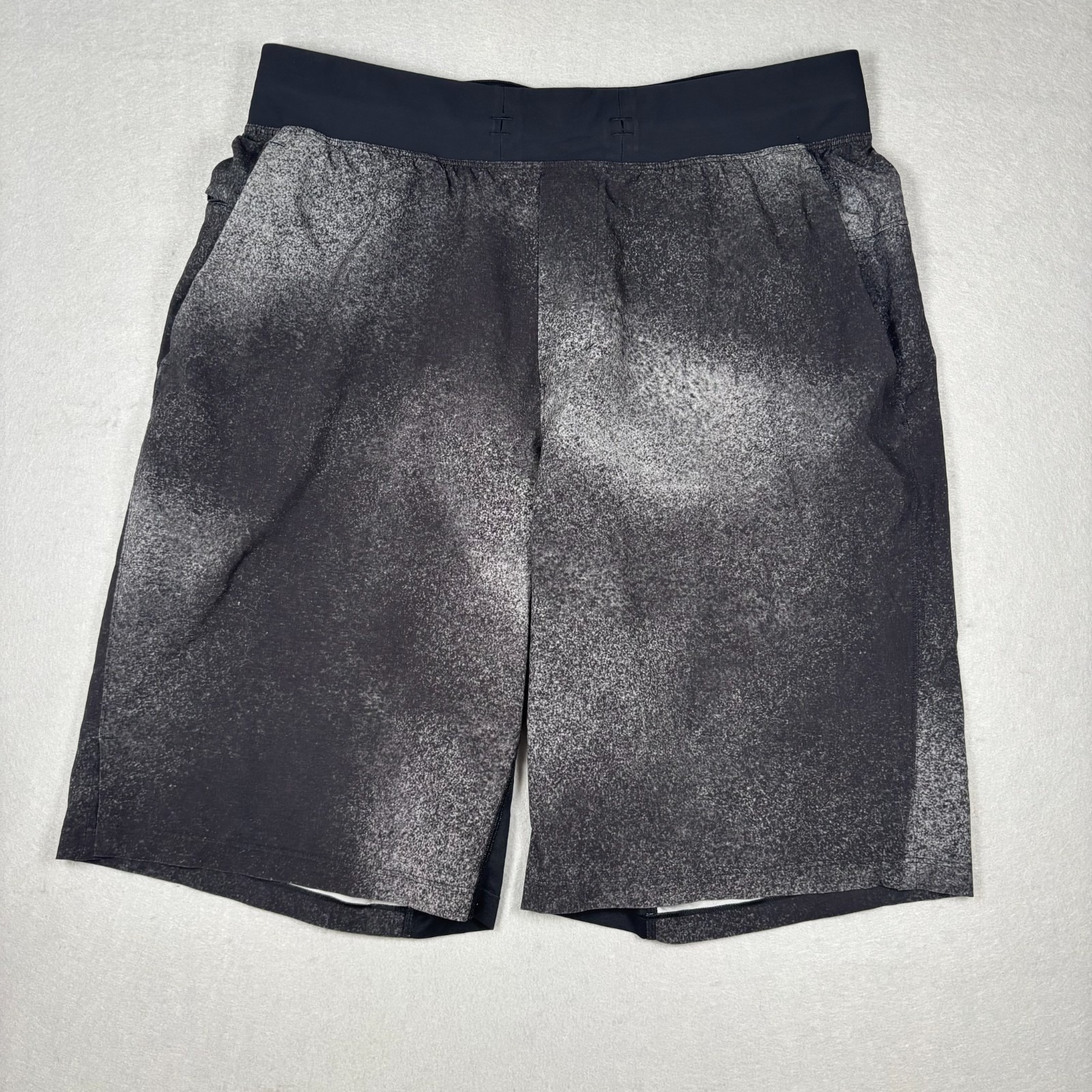 Lululemon Shorts Men's Large Black T.H.E Only Short Unlined Elastic Waist 11"
